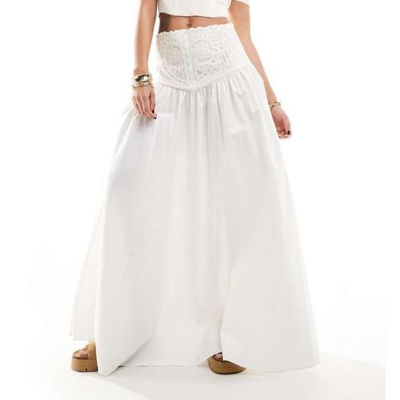 Elegant White Maxi Skirt - Picture 1 of 10